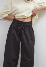 Load image into Gallery viewer, Boundary Double Layer Barrell Pant - Black
