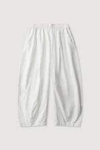 Load image into Gallery viewer, Lola Barrel Pant - White-ASSEMBLY LABEL-P&amp;K The General Store

