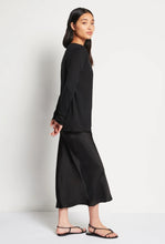 Load image into Gallery viewer, JHL - V Neck L/S T - Black Cotton Cashmere-JULIETTE HOGAN-P&amp;K The General Store
