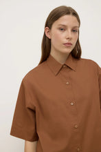 Load image into Gallery viewer, Joni Short Sleeve Shirt - Earth-ASSEMBLY LABEL-P&amp;K The General Store
