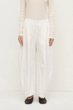 Load image into Gallery viewer, Lola Barrel Pant - White-ASSEMBLY LABEL-P&amp;K The General Store
