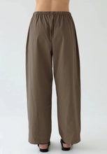 Load image into Gallery viewer, Effortless Pant - Cocoa-SOPHIE-P&amp;K The General Store
