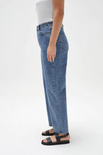 Load image into Gallery viewer, Vintage Straight Jean (Dark Stone)-ASSEMBLY LABEL-P&amp;K The General Store

