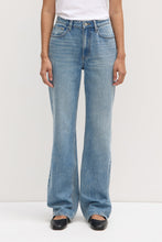 Load image into Gallery viewer, Womens Classic Straight Leg Jean - Indigo Fade-ASSEMBLY LABEL-P&amp;K The General Store
