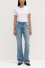 Load image into Gallery viewer, Womens Classic Straight Leg Jean - Indigo Fade-ASSEMBLY LABEL-P&amp;K The General Store
