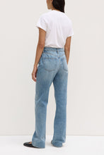 Load image into Gallery viewer, Womens Classic Straight Leg Jean - Indigo Fade-ASSEMBLY LABEL-P&amp;K The General Store
