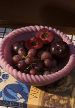 Load image into Gallery viewer, Lou Salad Bowl - Orchid
